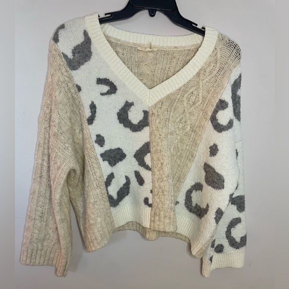 Cheetah Sweater - Picture 2 of 2